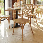 Sedia da pranzo impilabile in legno massello di qualità commerciale con dettagli intricati sullo schienale